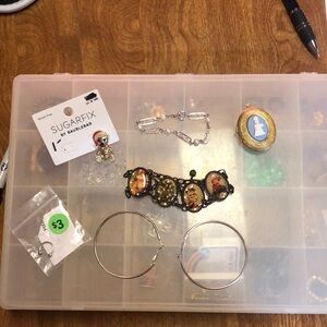 Set of (6) Vintage Jewelry